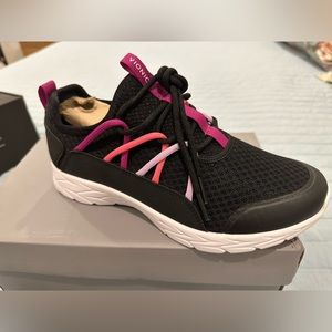 Vionic size 7 never worn zeliya black and pink lace up sneaker.